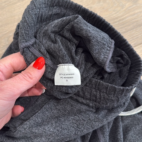 VUORI Charcoal Heather Performance Joggers Active Lounge DreamKnit Bottoms Small - Picture 9 of 13